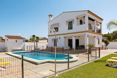 Image de Chalet El Huerto – Uniquement pour les familles, près de la mer, avec piscine et Wi-Fi