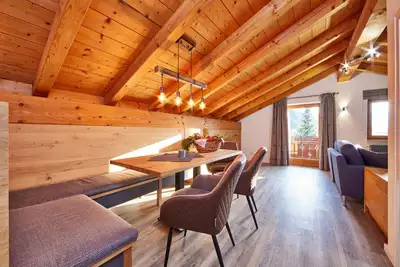 Image de Cozy 65 sqm attic apartment with open roof truss and two balconies