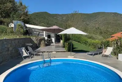 Image de Secluded retreat overlooking the hills