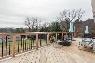 Image de Mountain view home in Shenandoah Wine Country.