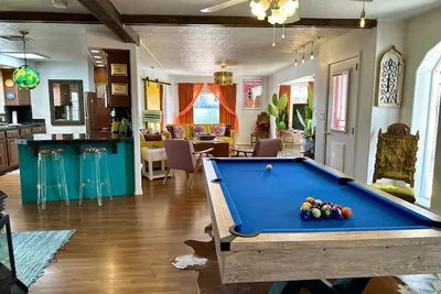 Image de The Howdy Hideaway. A gated, mid-century, escape.