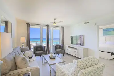 Image de Pelican Beach Resort 713 - Beachfront, Downtown Destin, Heated Pool, Tennis!