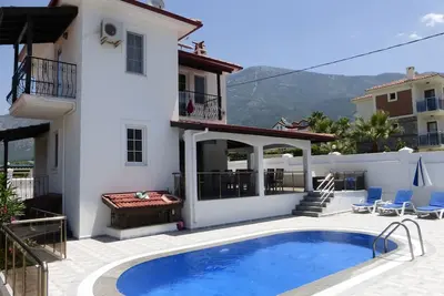 Image de Ideally located 4 bedroom villa with private pool