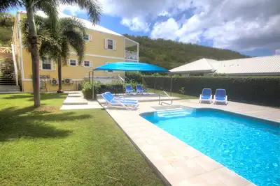 Image de Large Swimming Pool, Garden and Sea Views