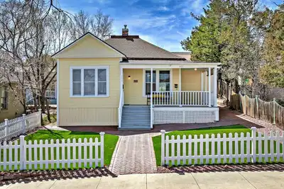 Image de 2 blocks to Downtown Square!