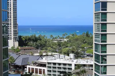 Image de Beautiful View in Waikiki-great location!
