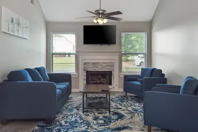Image de 2 Bedroom Townhome- Fire 🔥 Pit - New Renovation