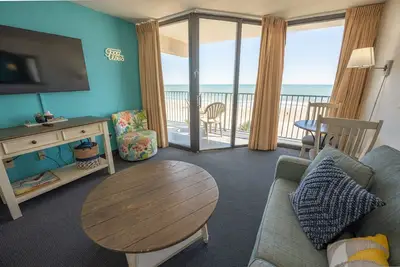 Low Floor 1br, Direct Ocean Front Heated Pools!