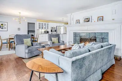 Image de Home with central Ac, WiFi, fireplace, gas grill, washer/dryer