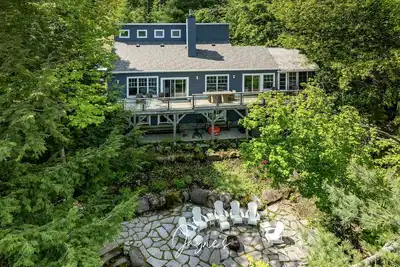 Image de Stunning 7 bed 5 bath property on Lake Muskoka! Boathouse! Bunkie! Hot Tub!