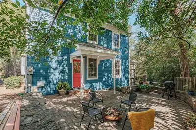 Image de The Ivy Cottage. Downtown, Historic Charm, allows dogs!