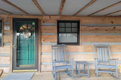 Image de Cozy cabin inviting you to \"Just Breathe\"