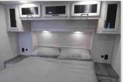 Image de Delightful 2 bedroom 5th wheel indoor fireplace