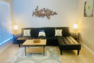 Image de Serene Urban Retreat with indoor fireplace, walk to foodie heaven & more!