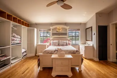 Image de ☆Spacious & Unique☆ Luxury Estate in ♥ of Downtown