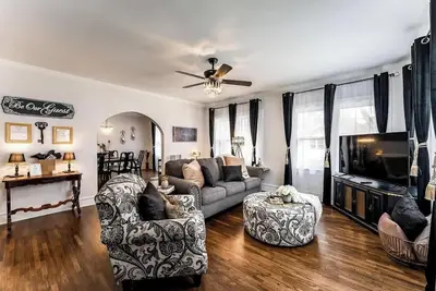 Image de Roaring Riverside - Art Deco Luxe - 2 Kings!