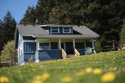 Image de Stunning views, 6-Bedroom Farmhouse with beach access and mooring