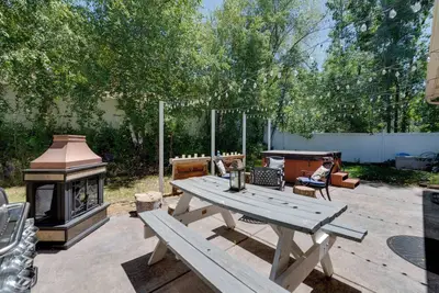 Image de Layton Cabin/Spa with Private Sauna & Hot Tub!