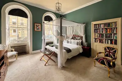 Image de Grade 1 - Centrally located Georgian Maisonette - 2 bedroom