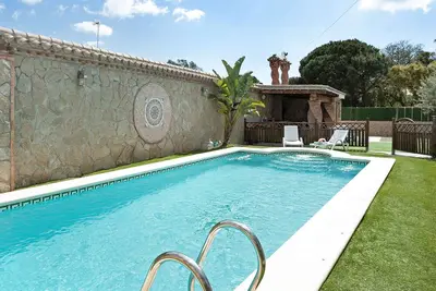 Image de Chalet \"Villa Africa\" avec piscine, Wi-Fi, terrasse et jardin