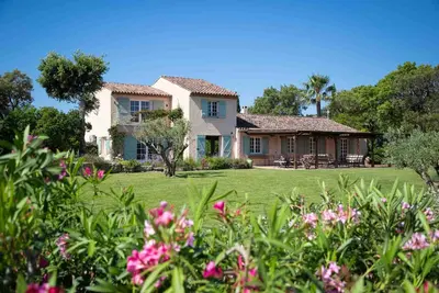 Image de Large luxury 8 bedroom Villa rental near Saint-Tropez, France