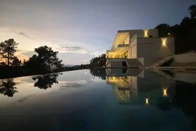 Image de Villa d’architecte, vue panoramique à 18 km du golfe de St Tropez