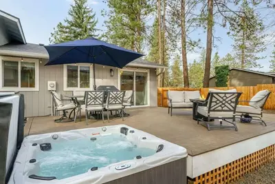 Image de Charming Valley Home I Hot Tub Getaway
