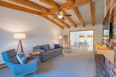 Image de Steps from Cedar Beach! Tranquil Retreat in the Heart of Wine Country