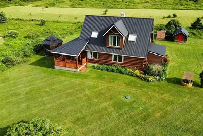 Image de 5 Star Log Beach House by the Ocean