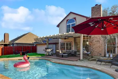 Image de Glamorous 4br/2. 5b Home with Pool, Game Room & Fire Pit