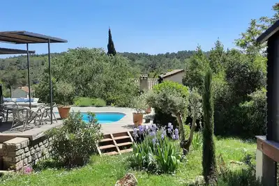 Image de Uzès on foot. . . house for 6 persons in a green setting with breathtaking views!