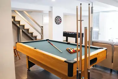 Image de Luxe Georgina Cottage Near Lake Simcoe