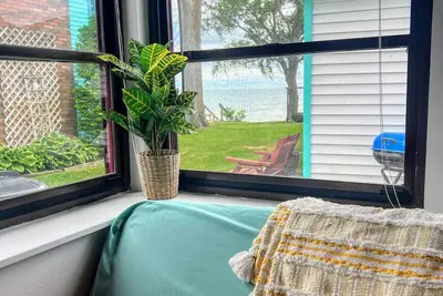 Image de Beachfront Bungalow Retreat on Lake Huron! #2