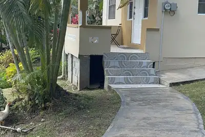 Image de Hibiscus Cottage Cheerful Home