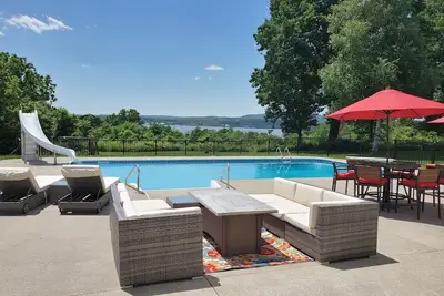 Image de Beacon Retreat with Hudson River views and access to hiking trails and downtown!