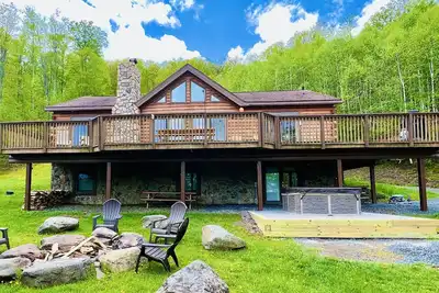 Image de Mountain-Top Getaway with Hot Tub and Game Room!