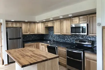 Image de Family-sized Bluff House Overlooking the Beautiful Cook Inlet with Mountain View
