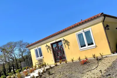 Image de Adorable 2 Bedroom Guest House, 12 minutes from beach, 7 minutes from shopping