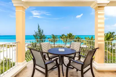 Image de 5 Bedrooms across Two Penthouses -  Beachfront Grace Bay - Summer Special!
