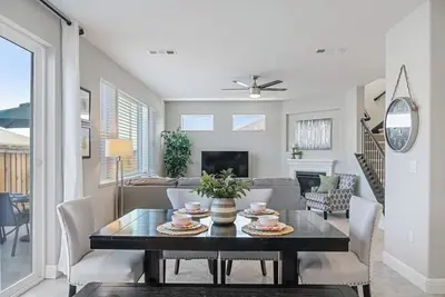 Image de LuxoStays|! Spacious, Cozy and Peaceful 5br House