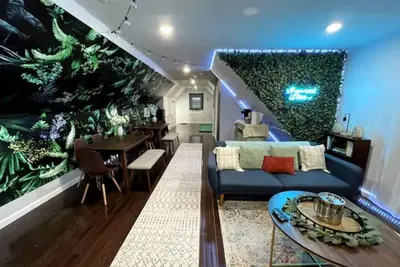 Image de Duplex apt + Dining & Game Floor w/ 80in Projector