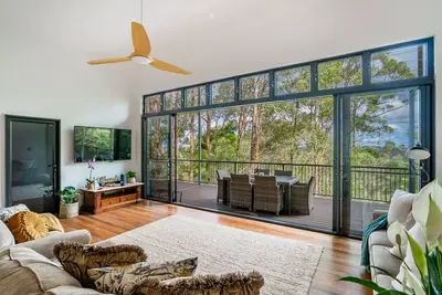 Luxurious Hinterland Writer’s Cottage