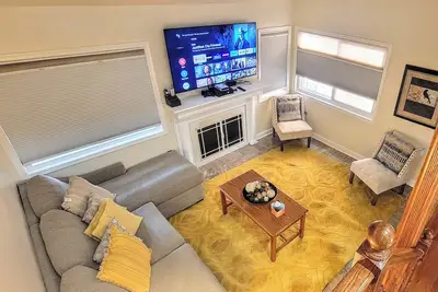 Image de Comfortable 2bdr / 2bath TownHome near Dulles Airport, Metro, Fast Gigabit WiFi