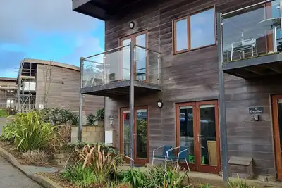 Coastal Eco-Lodge Close to Porthtowan Beach - Hot Tub - 3 Bedrooms, Pet friendly