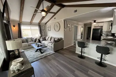 Image de Freshly updated in Kdh 1 Mile from the beach