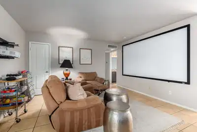 Image de 2 bedroom cottage -- 5 minutes from the airport