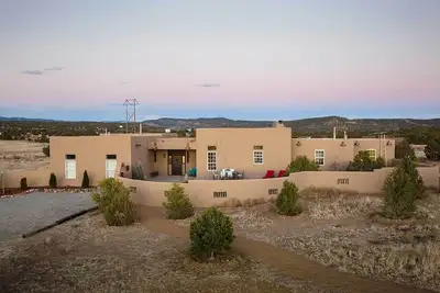 Image de **New** Beautiful High End Home 20 min from Plaza