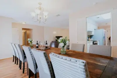 Image de *The Britain* ❤️ of Dallas ~ Irving ~Plano~ Fort Worth ~ Luxury Home Sleeps 12