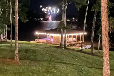 Image de Secluded Sinclair Lakefront Home! Fire pit, Great Swimming, No Cleaning Fee