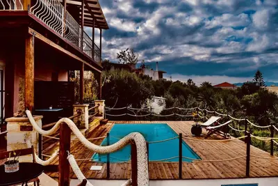 Image de Momentum Θ maisonette with swimming pool, sea view near the beach